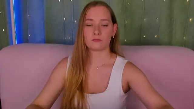 Snapshot of AlinaVice chatting on July 10, 2026, 1:16 am AlinaVice online show from July 10, 2026, 1:16 am