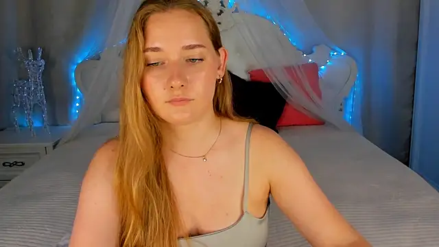 Snapshot of AlinaVice chatting on July 7, 2026, 7:23 am AlinaVice online show from July 7, 2026, 7:23 am