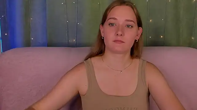 Snapshot of AlinaVice chatting on July 21, 2026, 1:19 am AlinaVice online show from July 21, 2026, 1:19 am