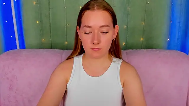 Snapshot of AlinaVice chatting on May 19, 2026, 1:10 am AlinaVice online show from May 19, 2026, 1:10 am