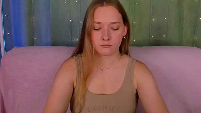 Snapshot of AlinaVice chatting on July 17, 2026, 1:14 am AlinaVice online show from July 17, 2026, 1:14 am