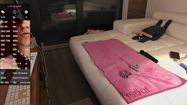 sexyLolia11 online show from July 30, 2026, 1:27 am