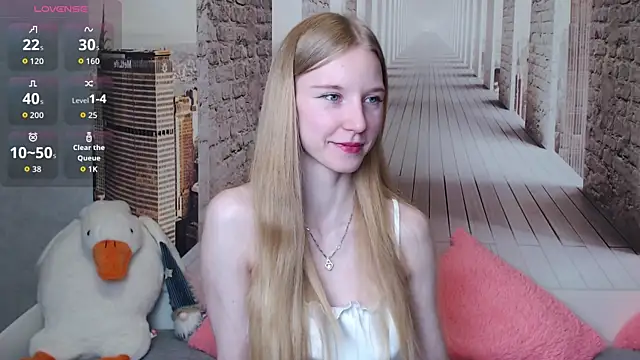 Cutieblondegirl online show from April 2, 2026, 6:14 pm