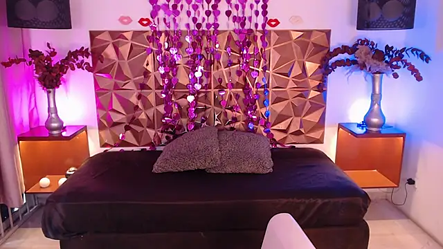 Snapshot of AitanaEvans chatting on February 15, 2025, 8:23 pm AitanaEvans online show from February 15, 2025, 8:23 pm