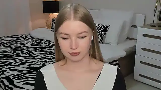 shy  lady online show from April 28, 2026, 11:31 pm