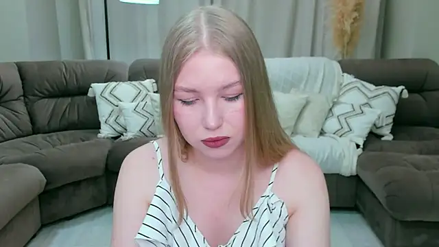 shy  lady online show from April 21, 2026, 6:36 pm