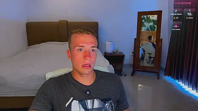 tommy cumfinger online show from September 26, 2025, 3:46 am