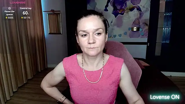 AriaGray online show from June 19, 2026, 2:28 am