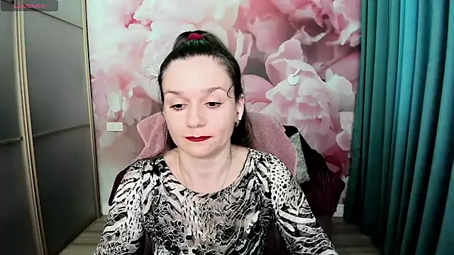 Snapshot of AriaGray chatting on June 27, 2026, 4:13 pm AriaGray online show from June 27, 2026, 4:13 pm