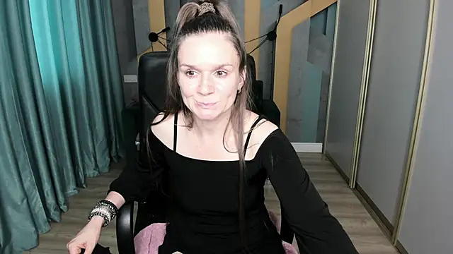 AriaGray online show from September 25, 2025, 12:33 pm