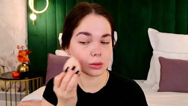 DeniseReese online show from October 7, 2025, 2:12 am