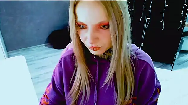 InesGold online show from October 1, 2025, 8:13 pm