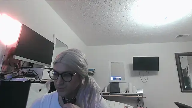sissytrapdolly24 online show from May 1, 2026, 3:06 pm