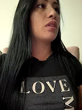 Sara luna  online show from December 5, 2025, 1:16 am