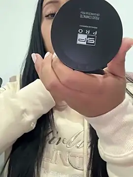 Sara luna  online show from November 27, 2025, 12:00 am