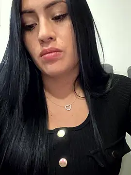 Sara luna  online show from January 7, 2026, 10:37 pm