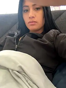 Sara luna  online show from December 15, 2025, 5:52 pm