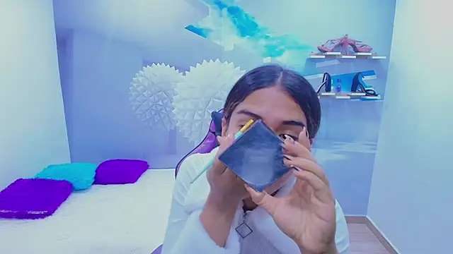 DEMI LEED online show from November 5, 2025, 12:30 pm