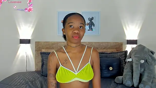 Snapshot of Rihana_hot01 chatting on June 3, 2026, 3:40 am Rihana hot01 online show from June 3, 2026, 3:40 am