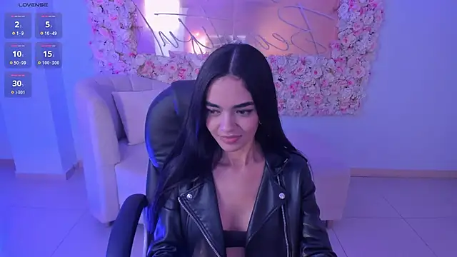 Snapshot of LucianaMillerX chatting on December 18, 2024, 7:15 am LucianaMillerX online show from December 18, 2024, 7:15 am