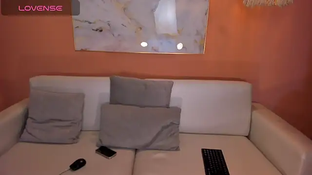 HannahJamesX online show from March 18, 2025, 6:39 pm