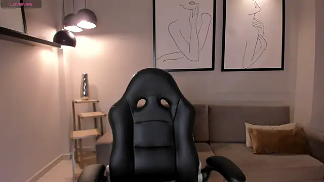 HannahJamesX online show from March 3, 2025, 5:41 pm