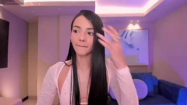 Snapshot of HannahJamesX chatting on February 17, 2026, 12:35 pm HannahJamesX online show from February 17, 2026, 12:35 pm