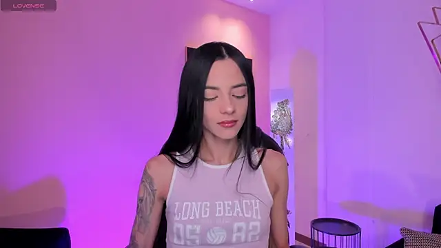 Snapshot of HannahJamesX chatting on March 9, 2026, 12:52 pm HannahJamesX online show from March 9, 2026, 12:52 pm