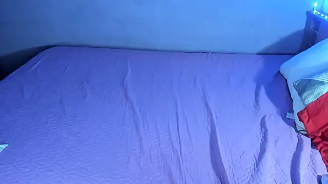 LunaDeCristall online show from March 16, 2026, 4:42 am