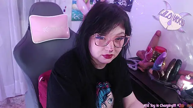 Snapshot of LiloMoon69 chatting on June 5, 2026, 6:52 am LiloMoon69 online show from June 5, 2026, 6:52 am