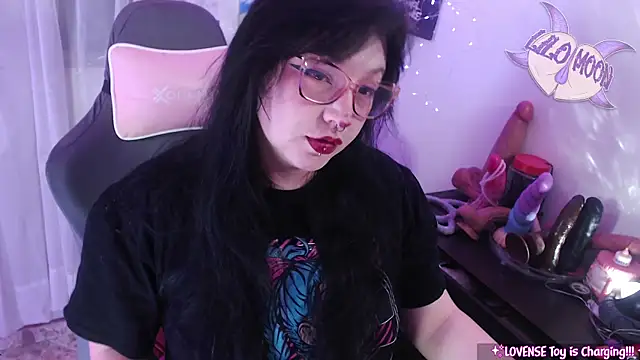 Snapshot of LiloMoon69 chatting on June 5, 2026, 6:40 am LiloMoon69 online show from June 5, 2026, 6:40 am