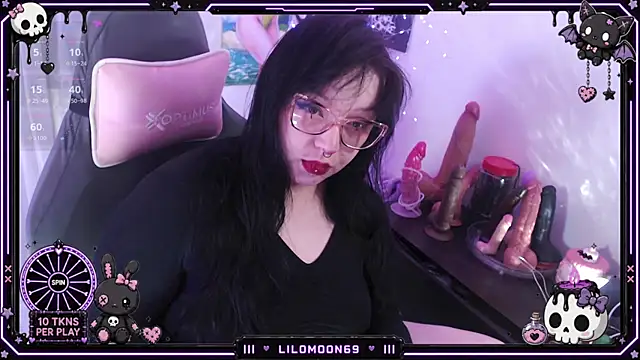 Snapshot of LiloMoon69 chatting on June 13, 2026, 7:06 am LiloMoon69 online show from June 13, 2026, 7:06 am
