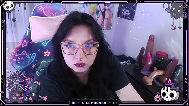 Snapshot of LiloMoon69 chatting on June 21, 2026, 7:47 am LiloMoon69 online show from June 21, 2026, 7:47 am