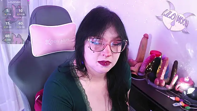 LiloMoon69 online show from May 4, 2026, 8:17 am