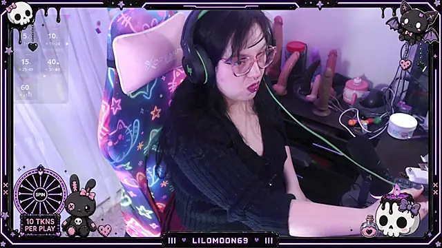 Snapshot of LiloMoon69 chatting on June 15, 2026, 8:36 am LiloMoon69 online show from June 15, 2026, 8:36 am