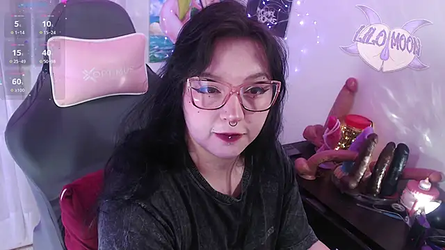 Snapshot of LiloMoon69 chatting on June 7, 2026, 7:13 am LiloMoon69 online show from June 7, 2026, 7:13 am