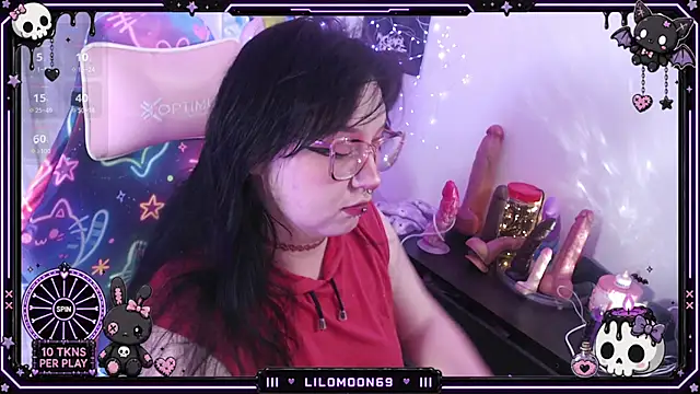 Snapshot of LiloMoon69 chatting on June 14, 2026, 8:26 am LiloMoon69 online show from June 14, 2026, 8:26 am