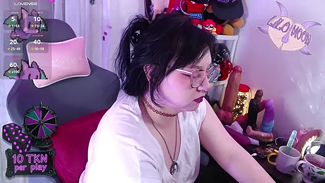 LiloMoon69 online show from November 17, 2025, 2:54 pm