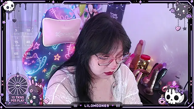 LiloMoon69 online show from July 23, 2026, 7:27 am