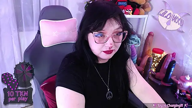 Snapshot of LiloMoon69 chatting on February 7, 2026, 12:46 pm LiloMoon69 online show from February 7, 2026, 12:46 pm