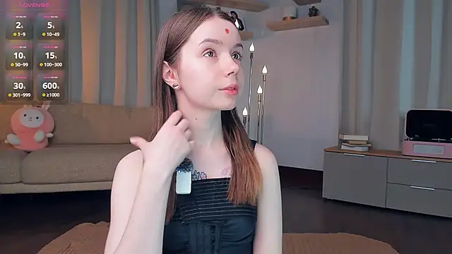 DominikaElis online show from May 4, 2026, 7:50 pm