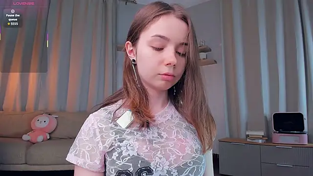 DominikaElis online show from June 18, 2026, 8:03 pm