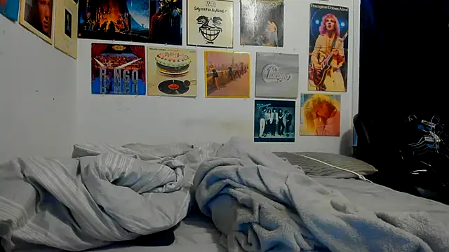 cloudyystar666 online show from December 5, 2025, 2:37 pm