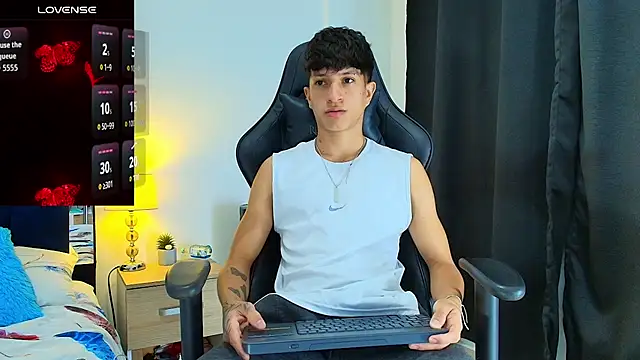  CamiloBass online show from June 24, 2026, 1:04 am