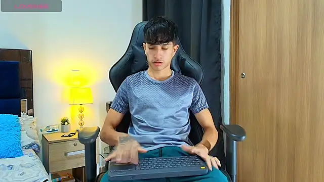  CamiloBass online show from May 3, 2026, 8:12 pm