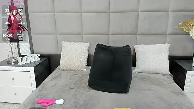 OliviaBurning online show from November 25, 2025, 7:36 pm