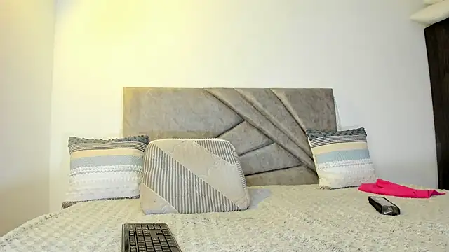 Deliciouscocoa online show from December 1, 2025, 12:00 am