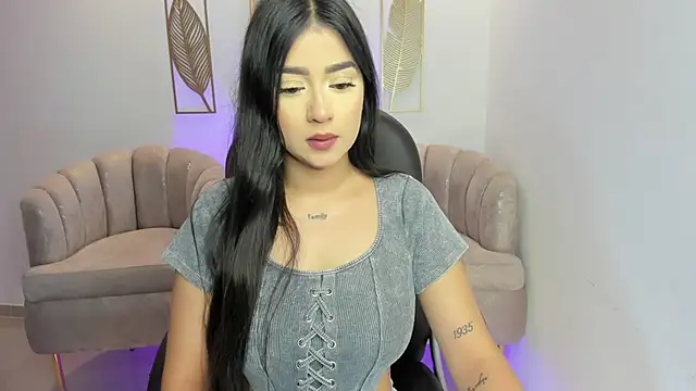 Snapshot of amelie_jhons chatting on March 23, 2026, 2:00 am amelie jhons online show from March 23, 2026, 2:00 am