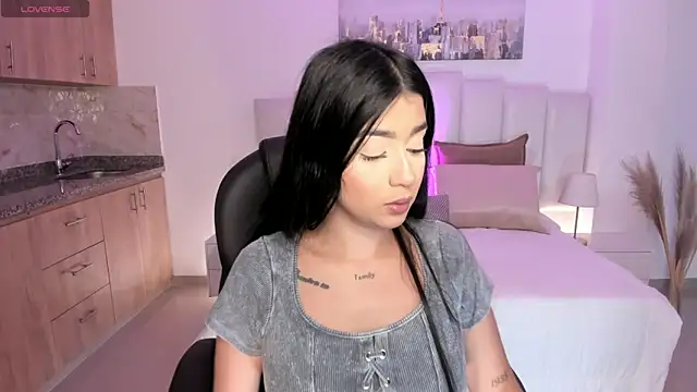 amelie jhons online show from November 18, 2025, 8:23 pm