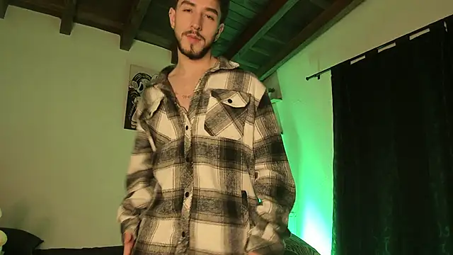 Valentino Xander online show from March 20, 2025, 3:34 am